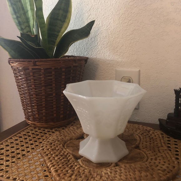 1970s Anchor Hocking Harvest Grape White Milk Glass Compote Vintage - Picture 2 of 9